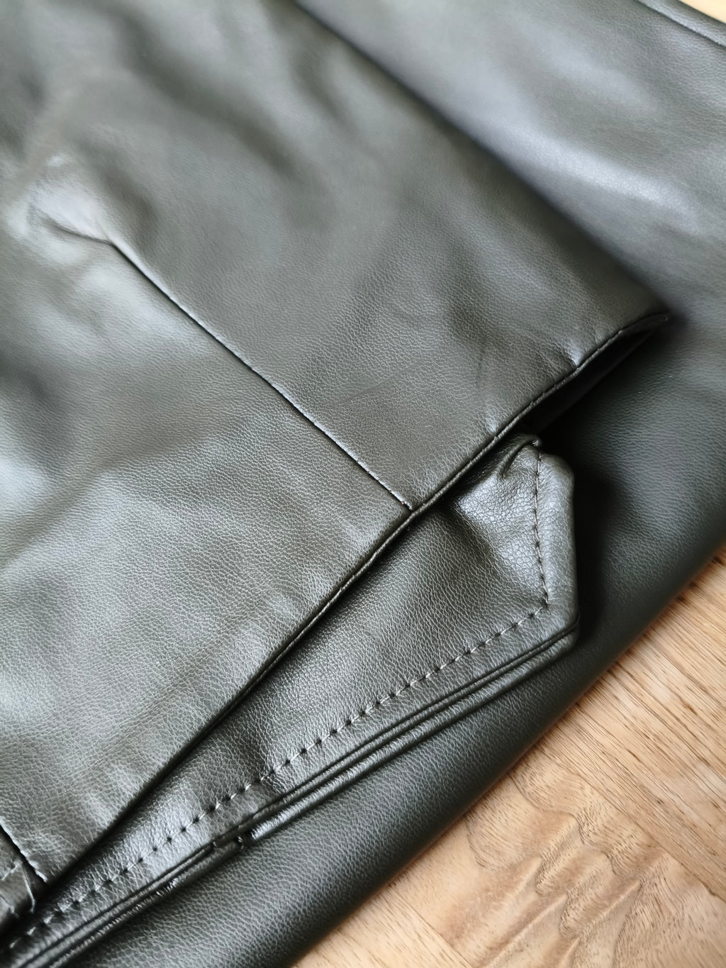 Groene faux leather pantalon