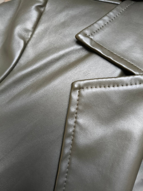 Elegante Lange Jas van Imitatieleer met Tailleceintuur