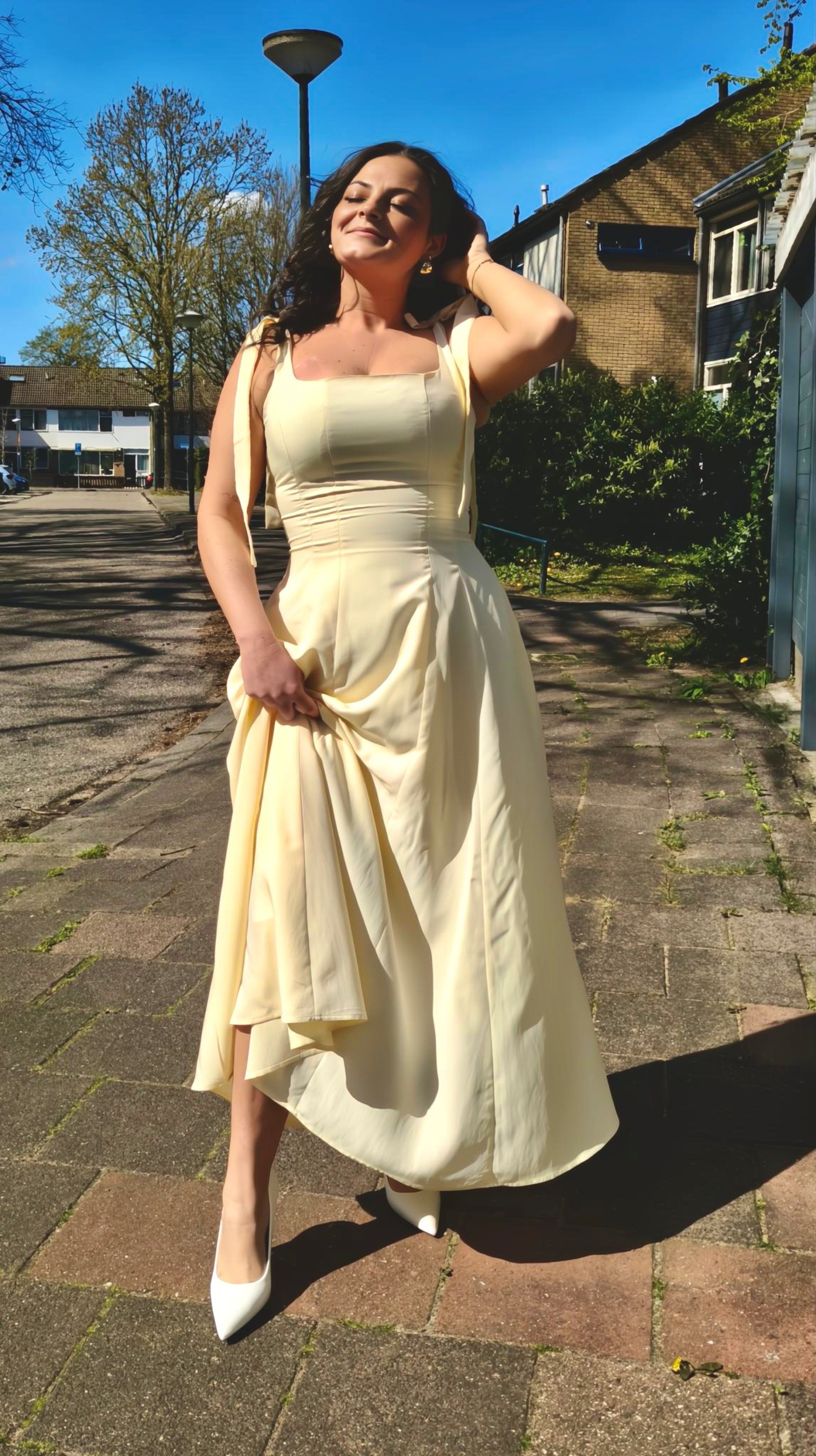 Elegante Jurk met Strikschouders – Tijdloze A-lijn Jurk in Crème