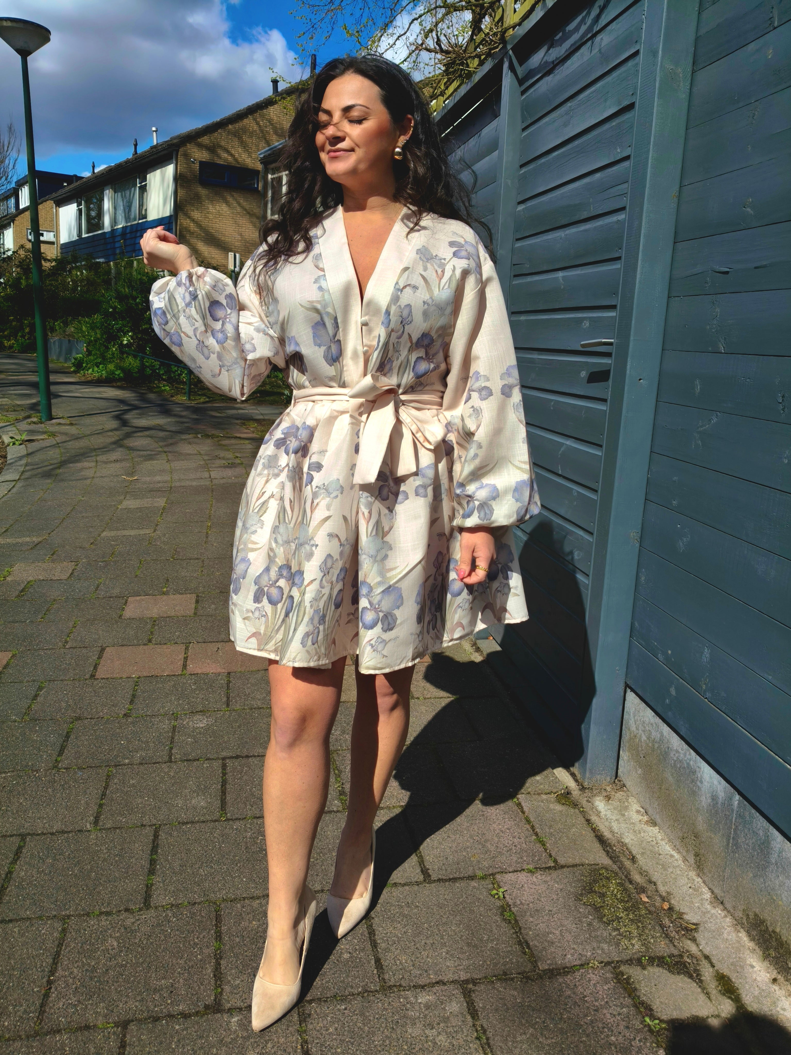 Bloemenjurk met Strikceintuur & Pofmouwen – Elegant & Luchtig