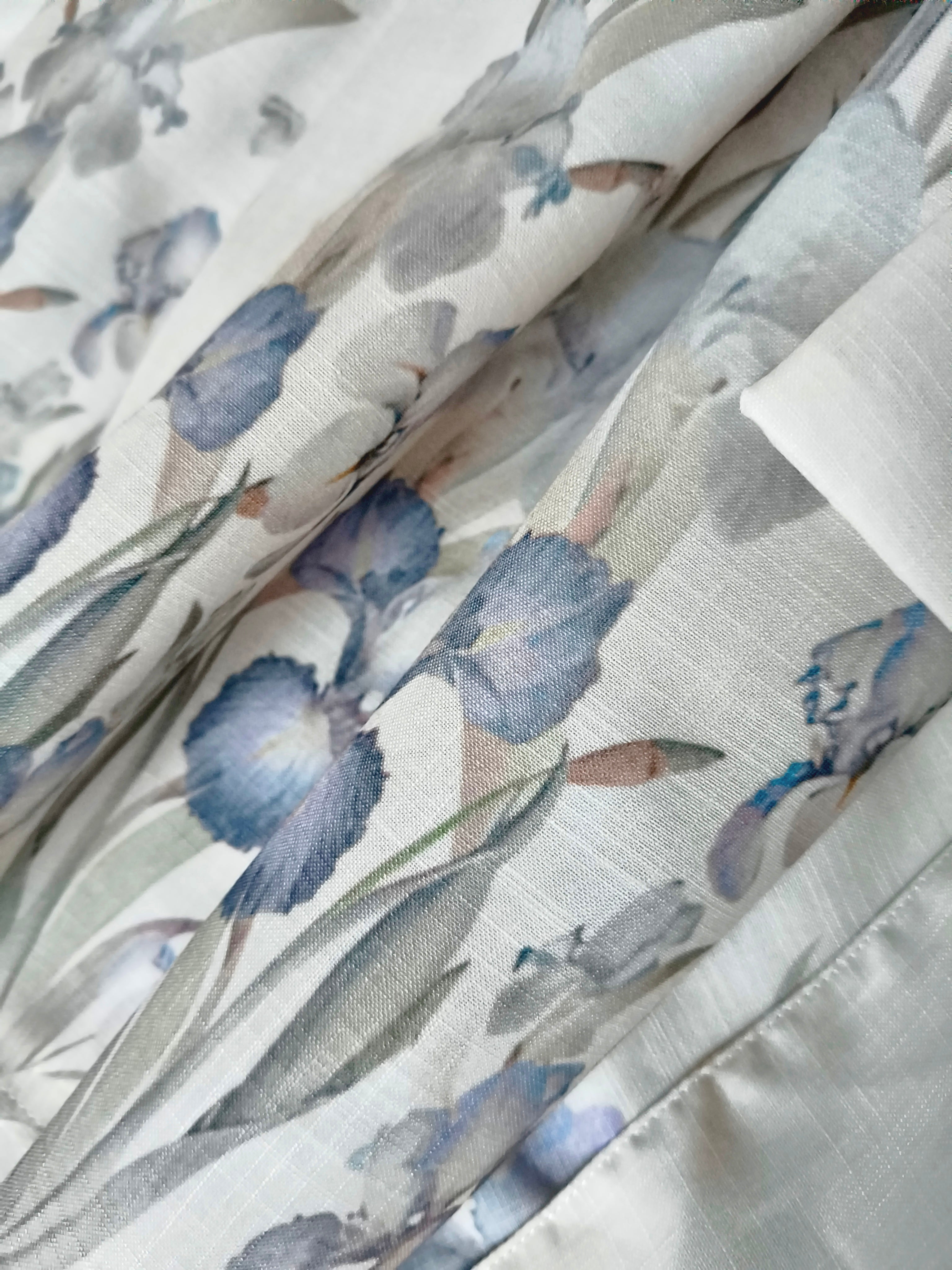 Bloemenjurk met Strikceintuur & Pofmouwen – Elegant & Luchtig