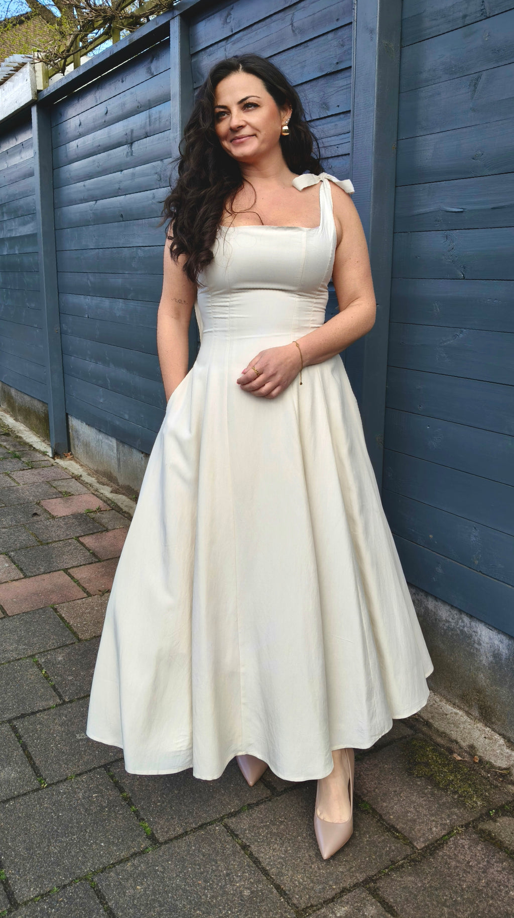 Elegante Jurk met Strikschouders – Tijdloze A-lijn Jurk in Crème