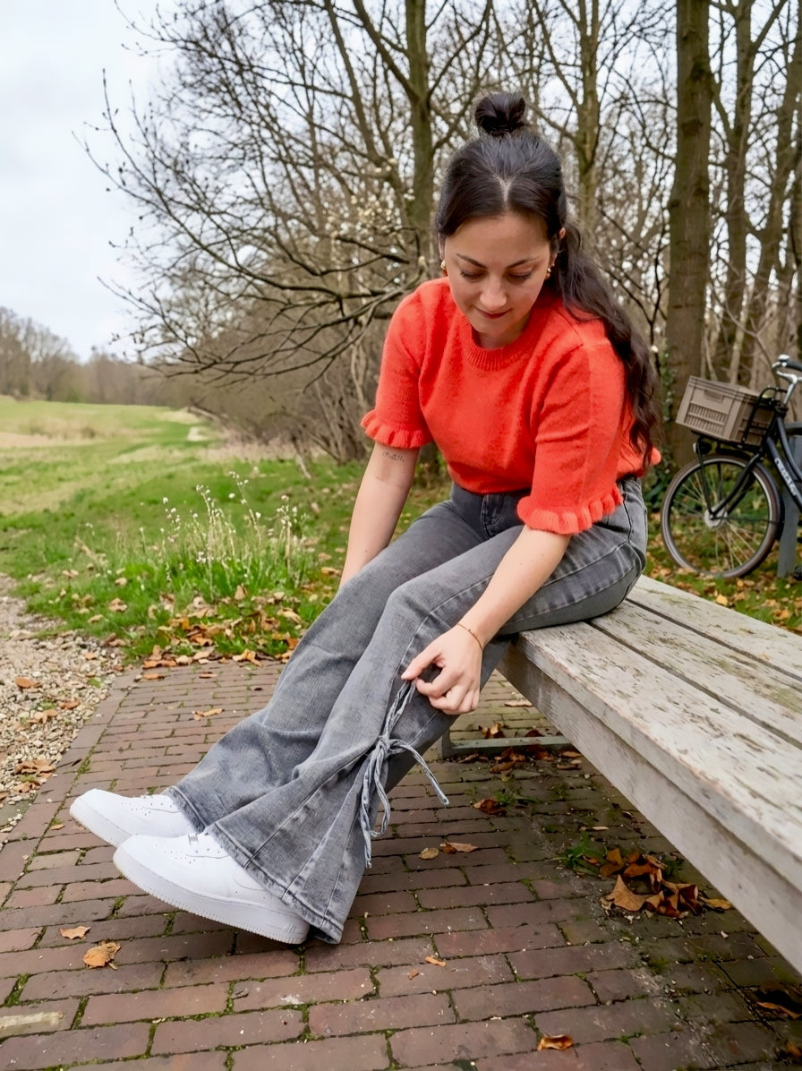 Grijze flare jeans met strikdetail – Trendy damesbroek